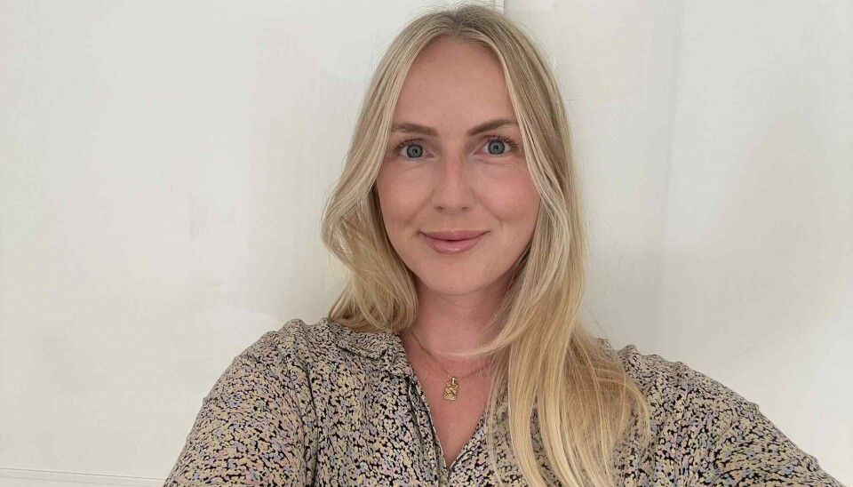 Stine Sandholt smiler ind i kameraet