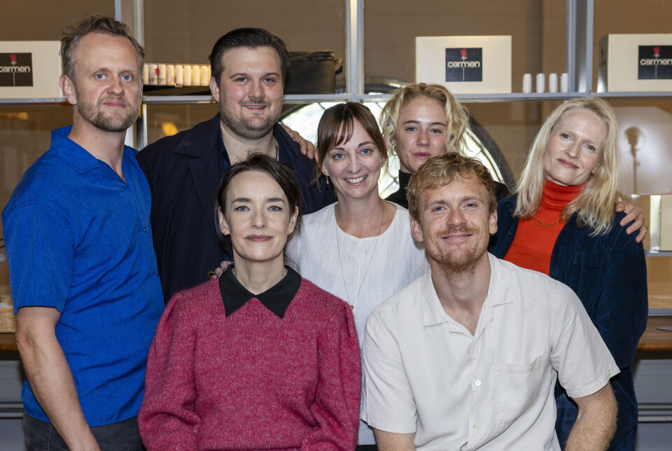 Portrætfoto af hele holdet fra serien.