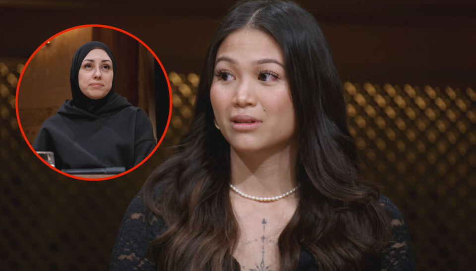 Cindy og Zakina fra 'Forræder - Ukendt grund' sidder om det runde bord.