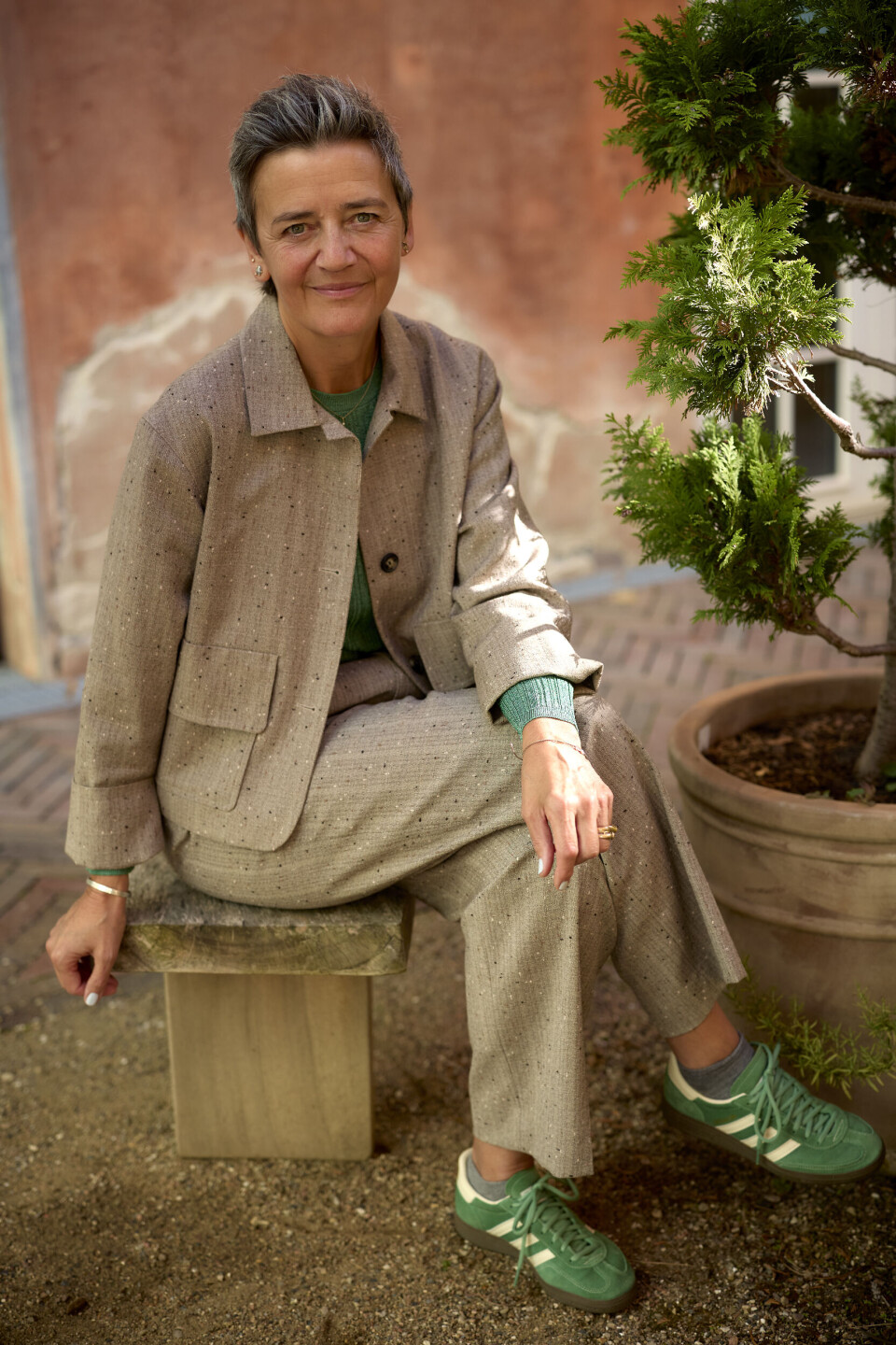Efter 10 år som EU-kommissær overvejer Margrethe Vestager, 57, hvad fremtiden bringer i hendes arbejdsliv. – Det går jeg og spekulerer over. Men jeg har god tid til at tænke over det. Min afkølingsperiode (før hun må tage nyt arbejde, red.) slutter først i december næste år.