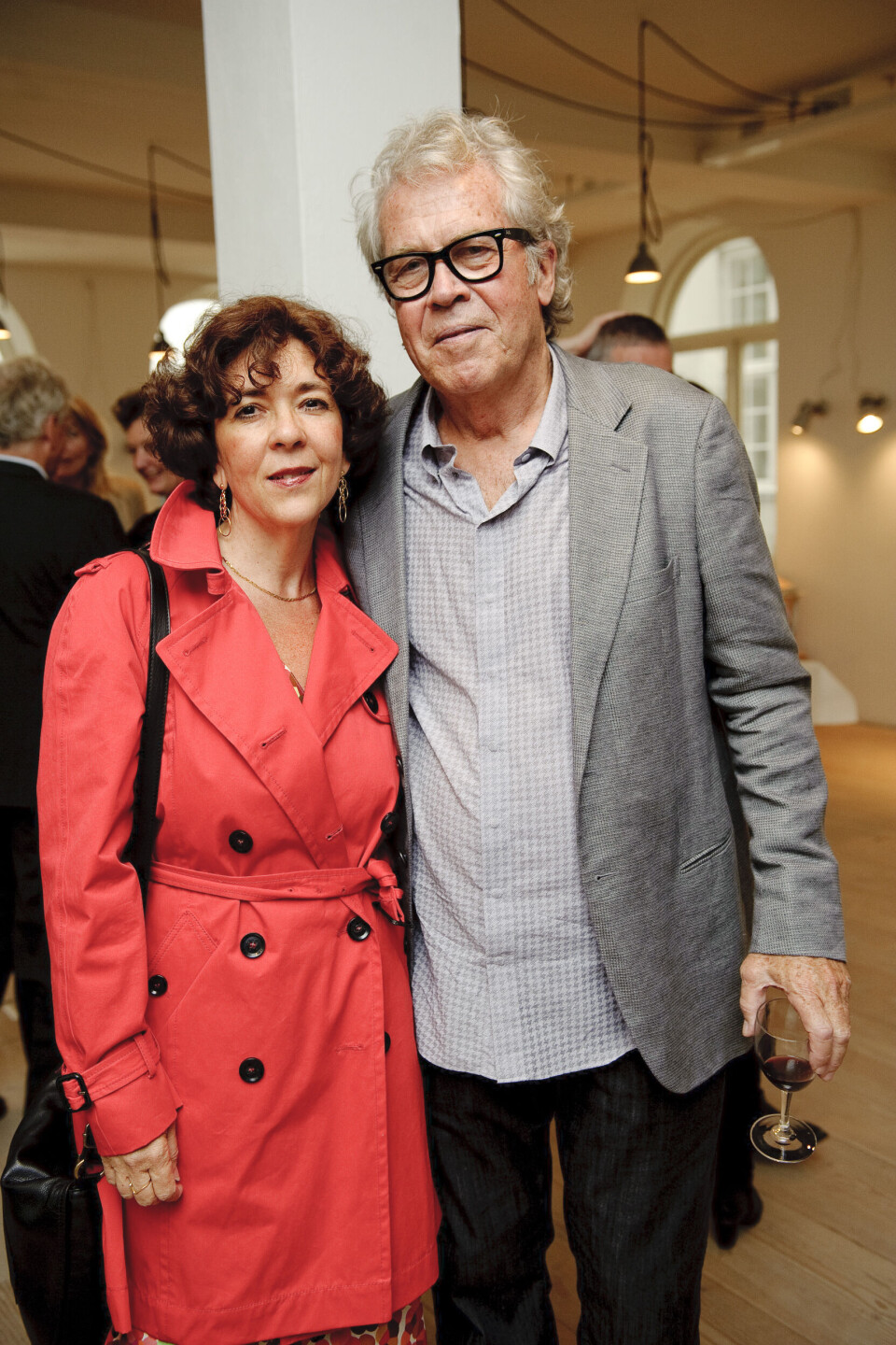 Jørgen Leth og Marlyn Czajkowski smiler ind i kameraet.