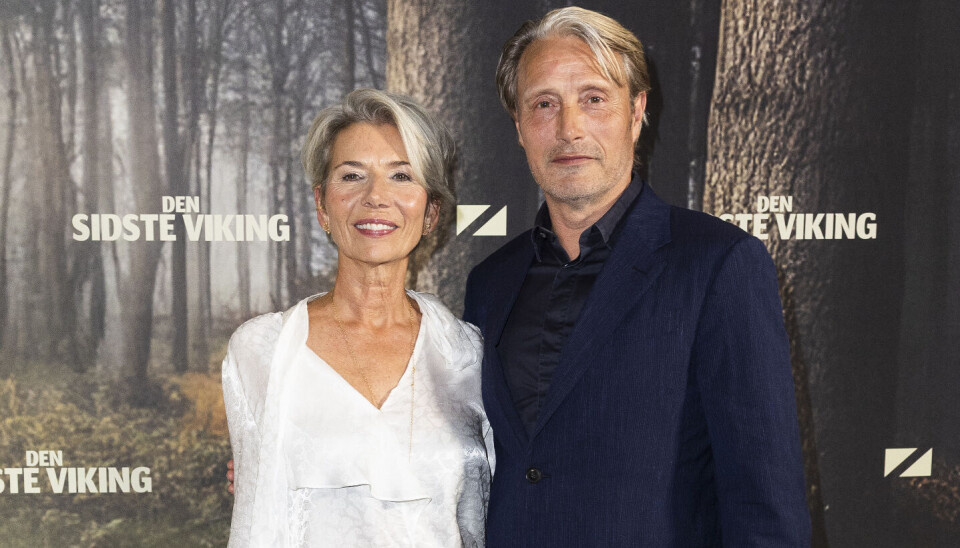 Mads Mikkelsen og hustruen Hane Jacobsen på den grønne løber til premiere på 'Den sidste viking'