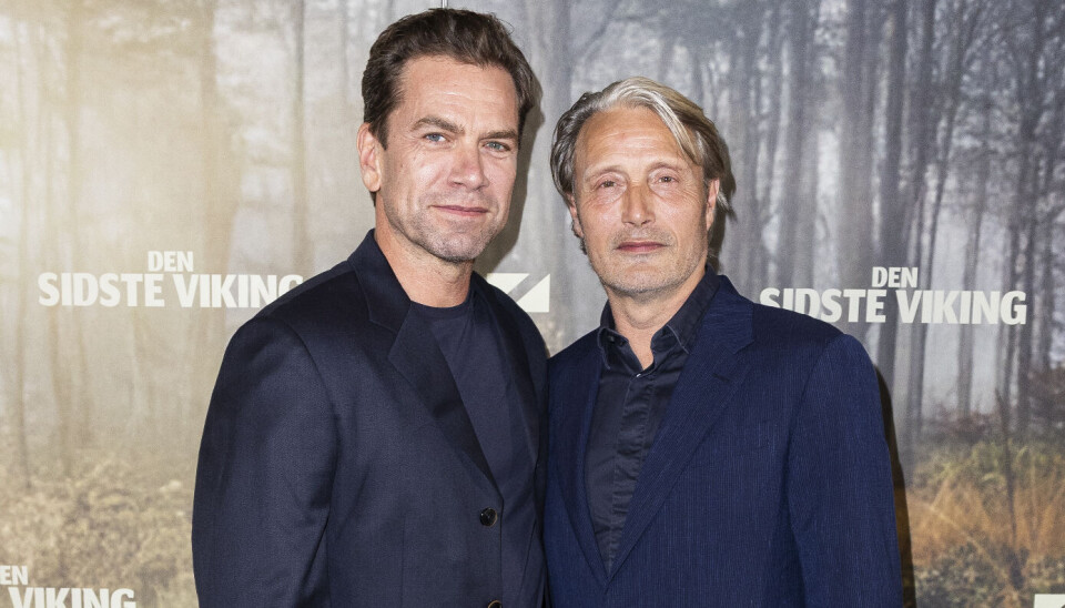 Nikolaj Lie Kaas og Mads Mikkelsen på den grønne løber til premiere på 'Den sidste viking'
