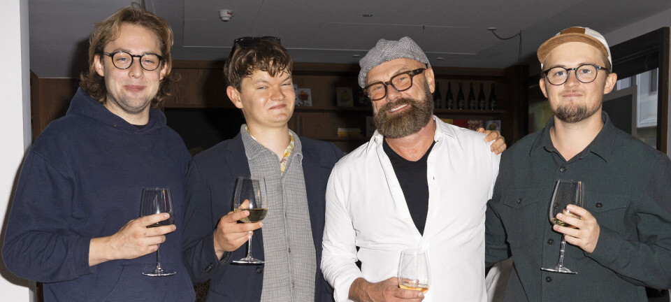 Ny spændingsroman: Ole Christian Madsen fejret af sønnerne