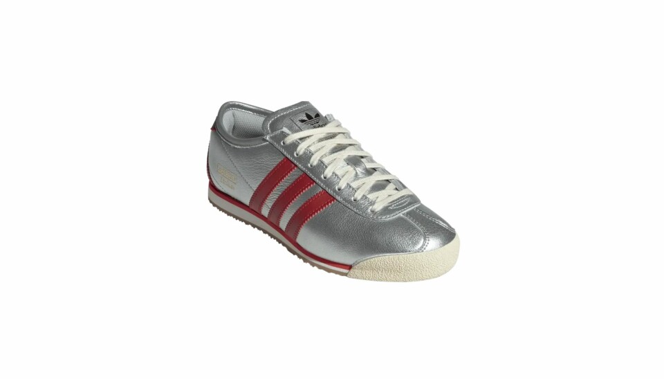 Sølv sneakers med røde striber fra Adidas