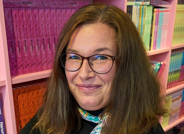 På en café fik Ulrika pludselig en idé til et helt nyt arbejdsliv – i dag bliver hendes bøger læst i hele verden
