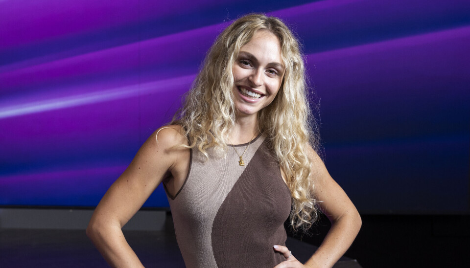 Jasmin Lind til står på 'Vild med dans' scenen til årets pressemøde på den sidste sæson.