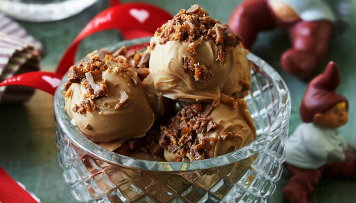 Marcipankugler med appelsin, Daim og karamelchokolade