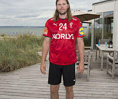 Se billederne: Korthåret Mikkel Hansen støttede den gode sag med sin far