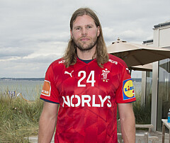 Se billederne: Korthåret Mikkel Hansen støttede den gode sag med sin far