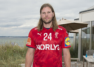 Se billederne: Korthåret Mikkel Hansen støttede den gode sag med sin far