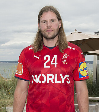 Se billederne: Korthåret Mikkel Hansen støttede den gode sag med sin far