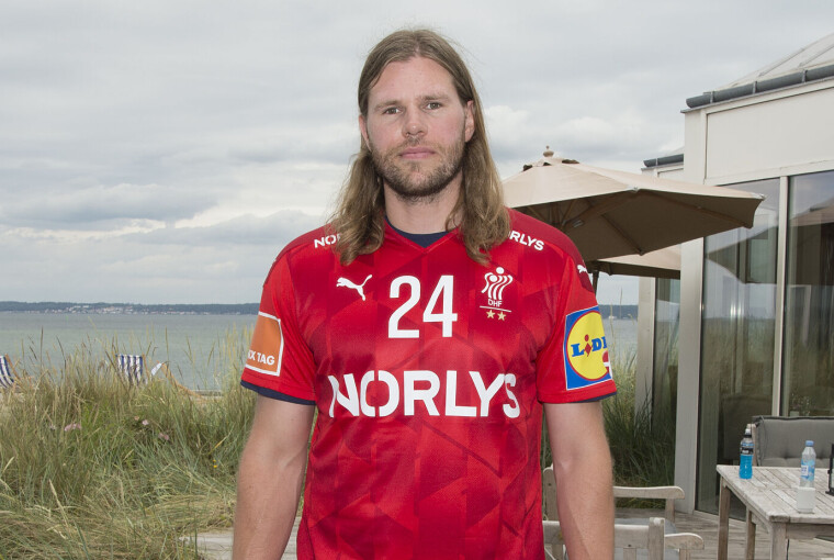 Se billederne: Korthåret Mikkel Hansen støttede den gode sag med sin far