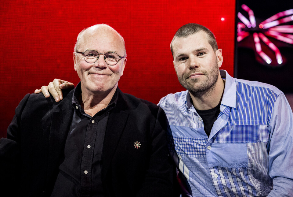 Mikkel Hansen i callcenteret til 'Knæk Cancer - Et show for sag'