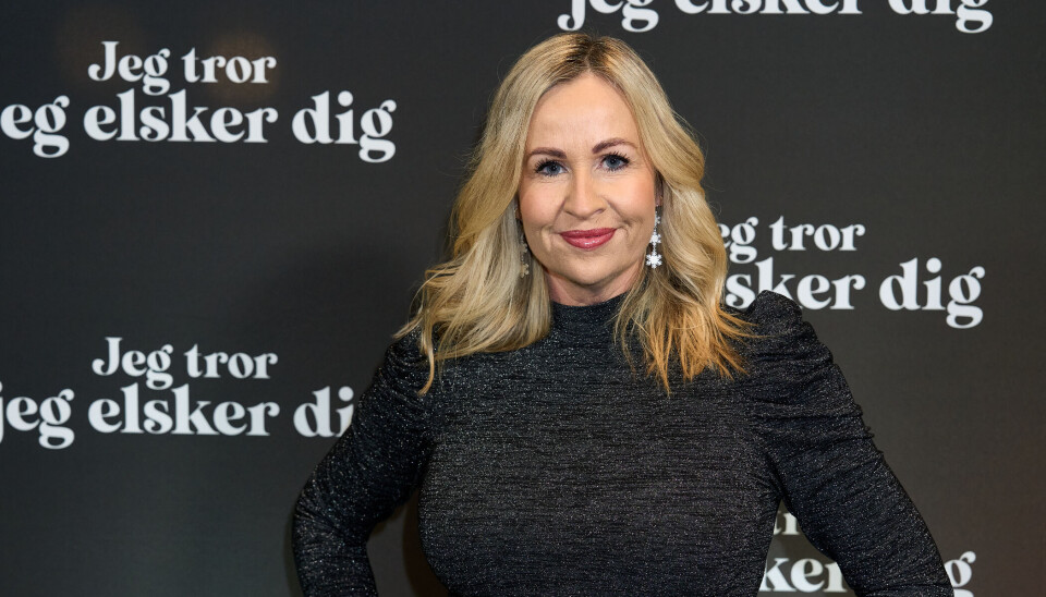 Silas Holsts filmpremiere 'Jeg tror jeg elsker dig'. Joan Divine iført en sort kjole.