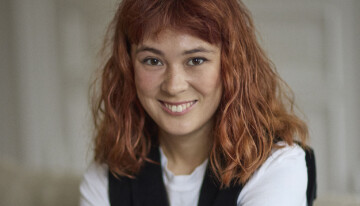 To dage efter sin første TV-optræden, måtte Eva Jin tage et afgørende valg