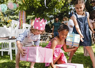 Min datters klasse vil indføre gavefri fødselsdage – jeg synes, at det er latterligt