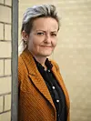 Pernille Rosenkranz-Theil får dagligt beskeder fra fremmede, der kritiserer hendes køn og udseende, men seksualiseringen aftager med alderen, siger hun.