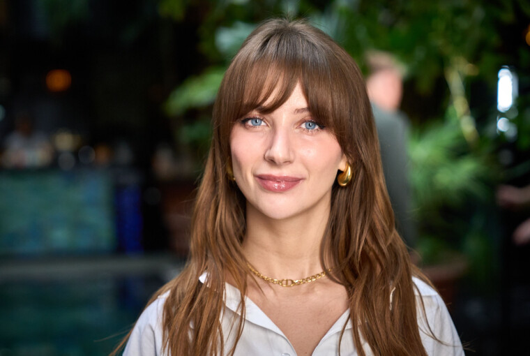 Nikita Klæstrup til pressemøde på 'Villa of Broken Hearts'
