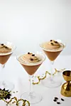Frozen espresso martini i langstilkede glas