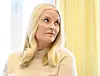 Kronprinsesse Mette Marit kigger til venstre.