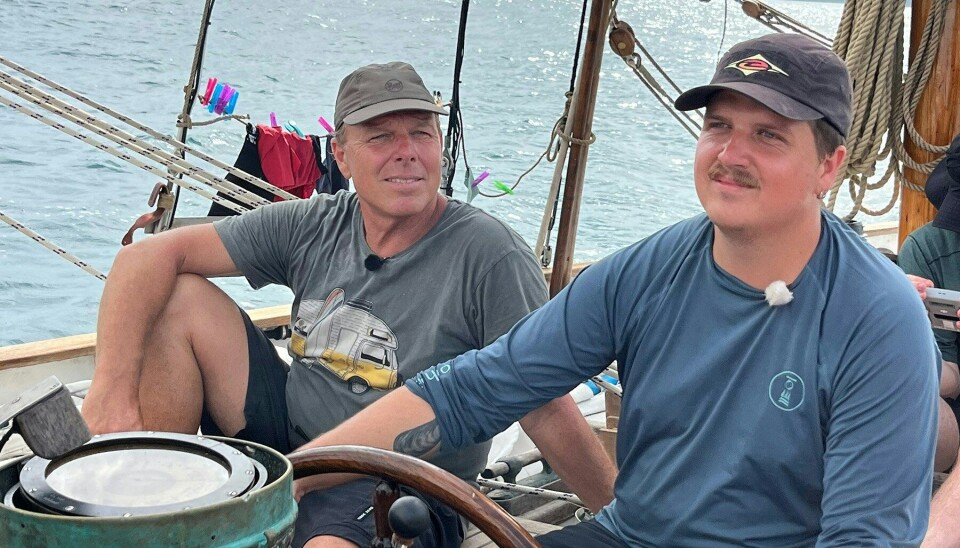Billede 6 - Albert sejler med sin far Mikkel ved sin side.
