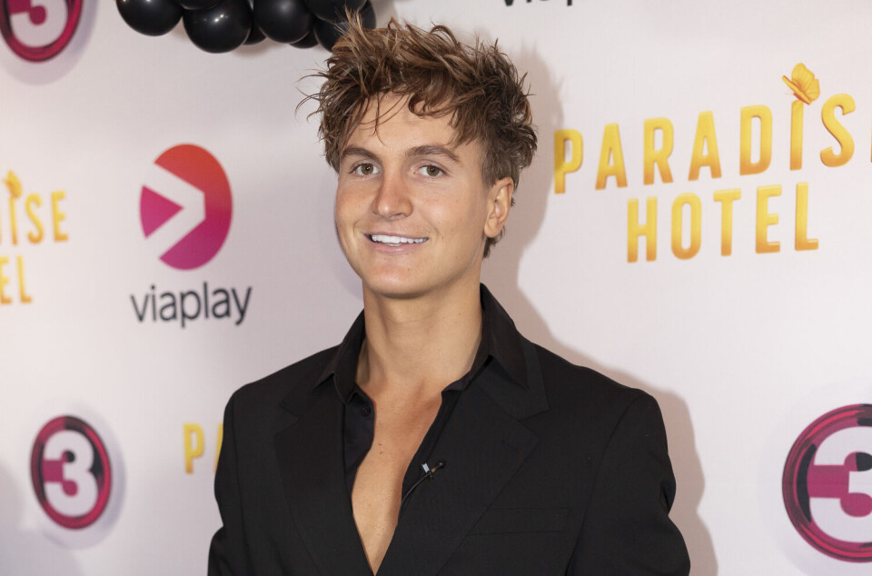 Simon Rihan Emner: paradise hotel