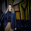 Marie Bach Hansen iklædt en blå blazer.