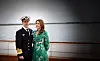 Kongeparret til søs. Mary iklædt en grøn kjole og kong Frederik i en uniform.