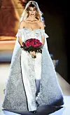 En af 1980'ernes topmodeller,
tyske Claudia Schiffer, var husmodel hos Valentino. Hun var naturligvis bruden i hans Valentino
Haute Couture Forår/Sommer
1995 fashion show, som en del
af Paris Haute Couture Fashion
Week. Valentino lavede Claudia
Schiffers brudekjole, da hun
i 2002 blev gift med Matthew
Vaughnn, men billederne solgte
hun eksklusivt til et magasin.