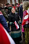 Anne Marie var ikke i
tvivl, da hun hørte om
demonstrationen for
Grønland, og trodsede
kulden sammen med
mere end 30.000 andre.
– Det er så vigtig en
sag. Hvor er det forfærdeligt at tænke på, hvis
den der Trumpe-tissemand skulle få lov at
hærge de stakkels
mennesker. Jeg har
aldrig mødt så søde
mennesker som grønlænderne, da jeg var
deroppe. Ligesom dem
jeg møder ovre på
Christianshavns Torv.