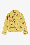 Ganni gul denimjakke med røde blomster vist fladt mod hvid baggrund