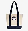 Beige canvas-shopper med mørkeblå New York Yankees-logo og stropper