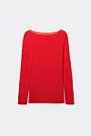 Rød langærmet bluse med bådudskæring på lys baggrund
