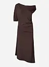Asymmetrisk brun kjole med én ærme på lys baggrund