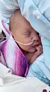 Josefine blev født for tidligt, så hun og forældrene var indlagt på neonatal de første uger.