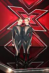 Sara+Maria ved fjerde liveshow i 'X Factor'.