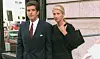 Sådan genskaber du nemt 3 af Carolyn Bessette Kennedys mest ikoniske looks