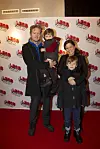 Forældreparret Camilla Bendix og Ulrik Bencard, med deres sønner, Thomas og Louis, til gallapremiere i 2014.