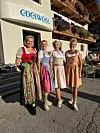 Da Jytte fyldte 70, holdt hun ”Oktoberfest i Tyrol” for venner og familie, hvor alle var i tyrolertøj – her Jytte og de tre døtre, fra venstre: Maria, Mette, Jytte og Lene.