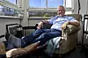 Det er i stolen her, at Tom primært har kastet sig over
studiebøgerne. Han har også lige været på udveksling
i New Zealand, men rejste hjem før tid.
– Jeg var lidt vemodig over, at jeg ikke kunne deltage
i forpremieren på ”Hotel Romantik”, så jeg bestilte en
flybillet hjem, for den her tid kommer jo ikke tilbage.