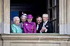 Udover prinsesse Benedikte, 82, havde dronning
Margrethe fået plads i vinduet sin med sin kusine,
prinsesse Christina, 82, og hendes and, Tord Magnuson, 85, samt sin fætter, Michael Bernadotte, 81.