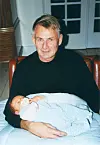 Mogens var også
en stolt farfar,
da Morten og
Vibeke fik børn.
Først sønnerne
Malte og Frederik og siden efternøleren, Ella,
som lige er blevet konfirmeret.