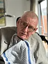 – Jeg sad og fodrede min
far med en ske, mens han
sad med sin hagesmæk
og sked i bukserne, så
han skulle have skiftet
sin ble. Det, at han pludselig var et barn, det
kom jeg rationelt, men
aldrig følelsesmæssigt,
overens med.