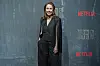 Sofie Gråbøl står foran Netflix-fotovæg ved premiere på Kastanjemanden.