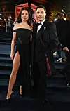 Ed Westwick og Amy Jackson optræder ofte på den røde løber sammen. Her ses de i december 2025.