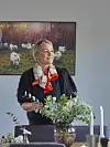 De kalder det uheld ... det er mærkeligt at forholde sig til. Visheden om at jeg gradvist vil blive dement … grib hver dag, minder Hanne om - som også modigt giver Alzheimer et ansigt.