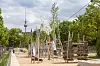 I Mauerpark er der både udfordrende legepladser og kæmpe loppemarked om søndagen.
