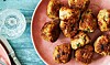 Kyllingekødboller med feta og kartoffelsalat