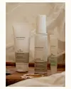 Udstyr dit natbord med et lille arsenal af velgørende sager så både fødder, læber og hud er gennemfugtede inden dagens sidste meditation − eller første drøm.
Zen Foot Cream, Karmameju, 200 kr.
Solace Skin Food Face Mist, Karmameju, 230 kr.
Yang Lip Treatment, Karmameju, 170 kr.